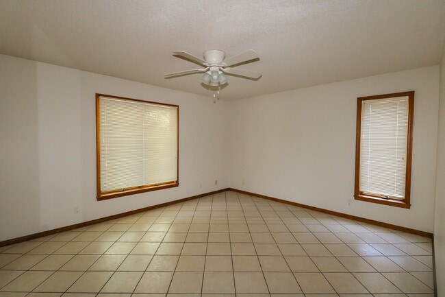 Building Photo - Two Bedroom, 2 Bath, 1-Car Garage, 1179 sq ft feet home with wood burning fireplace. and screened...