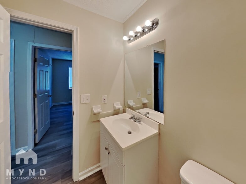 Building Photo - 195 N Fayette Dr