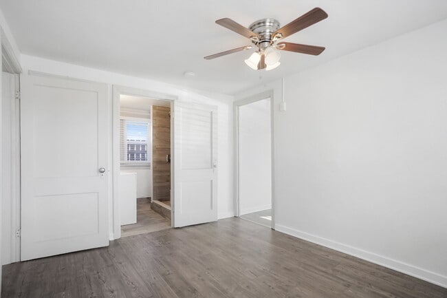 Building Photo - Updated 1 bed with flex space and yard