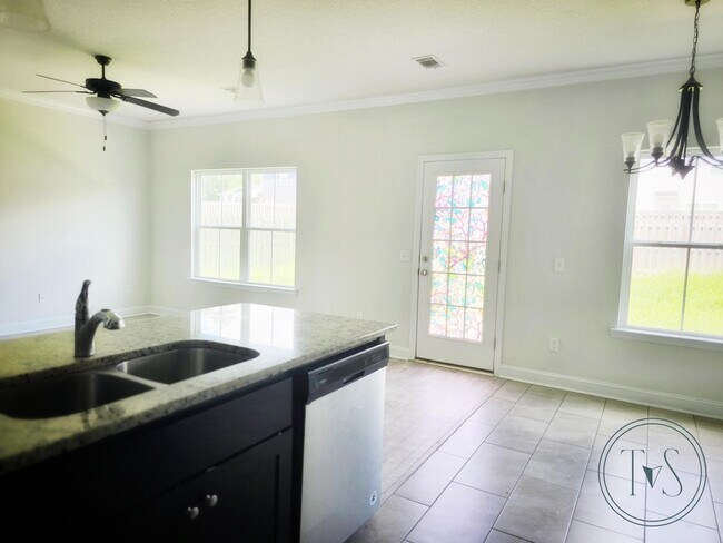 Building Photo - FALL MOVE-IN SPECIAL: $1000 OFF 1st MONTH'...