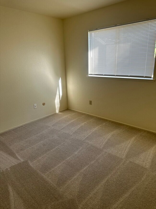 Building Photo - Adorable Rancho 3/2~~!  Please see entire add for viewings!!