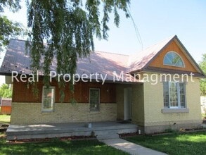 Building Photo - Charming 2 br home plus Loft in Smithfield! Available in July! Pet Friendly!
