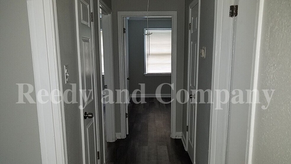 Building Photo - 893 Linwood Rd