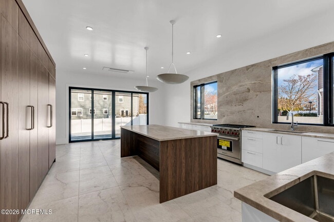 Building Photo - 497 Norwood Ave