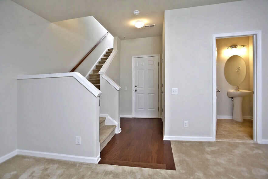 Building Photo - 1720 Beacon Ln