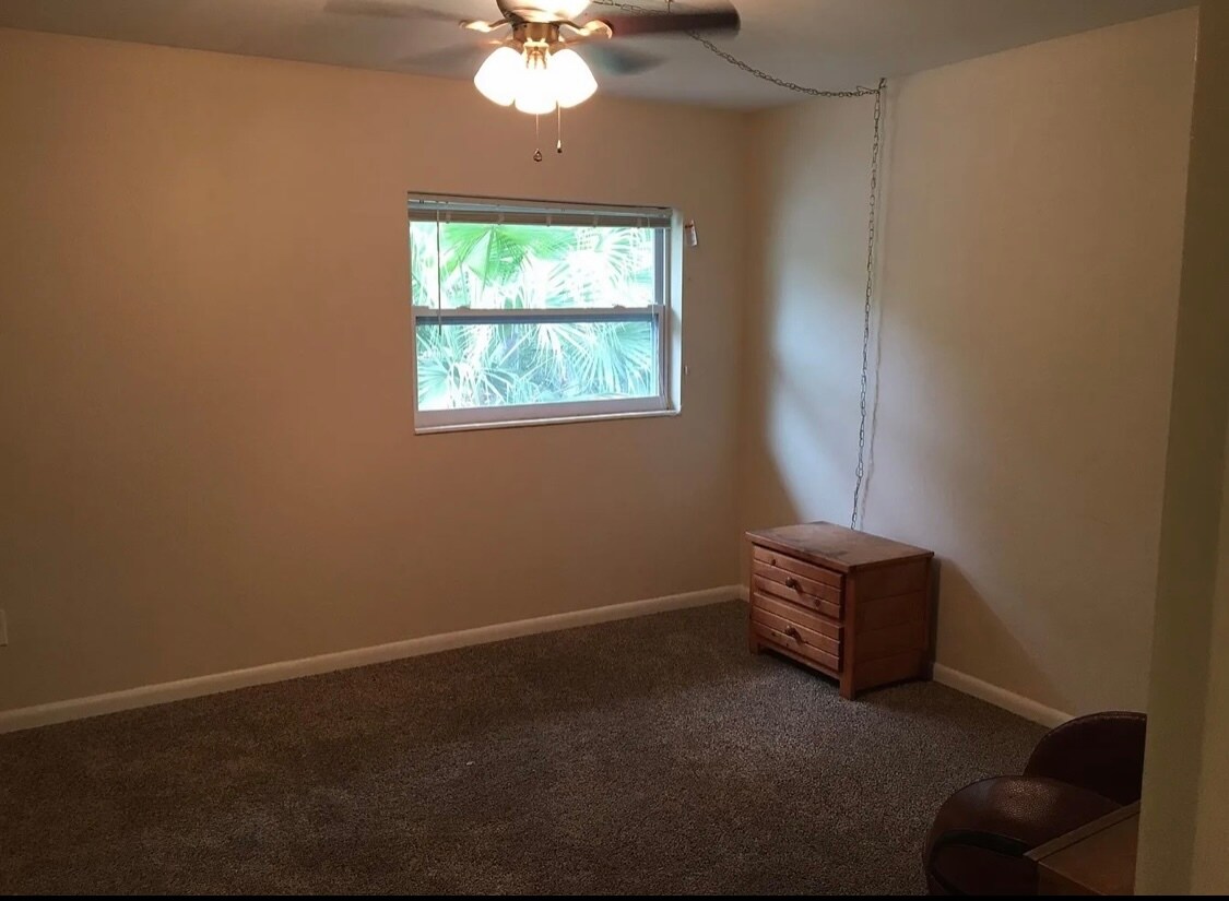 Building Photo - 1100 Granada Way