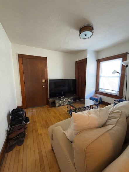 Building Photo - 213 S Broom St