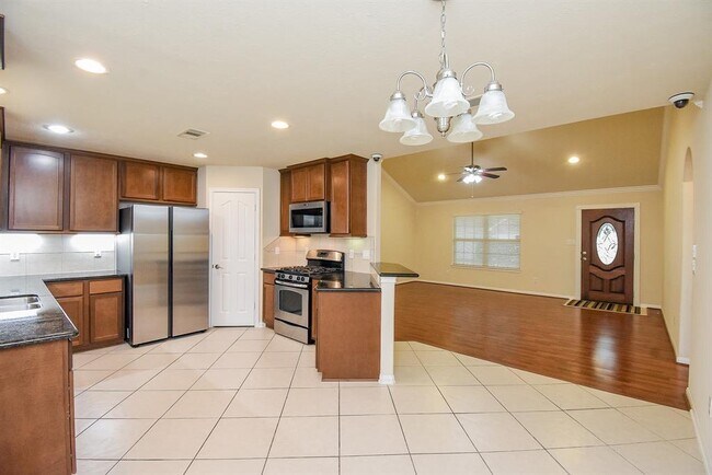 Building Photo - 231 S Lantana Cir