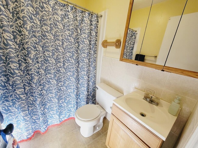 Building Photo - 1121 Bennett St