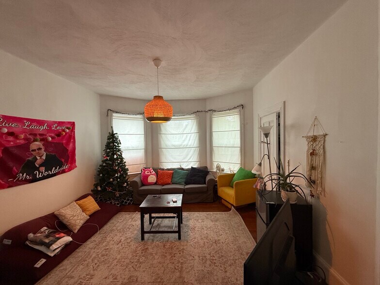 Building Photo - 270 Broadway