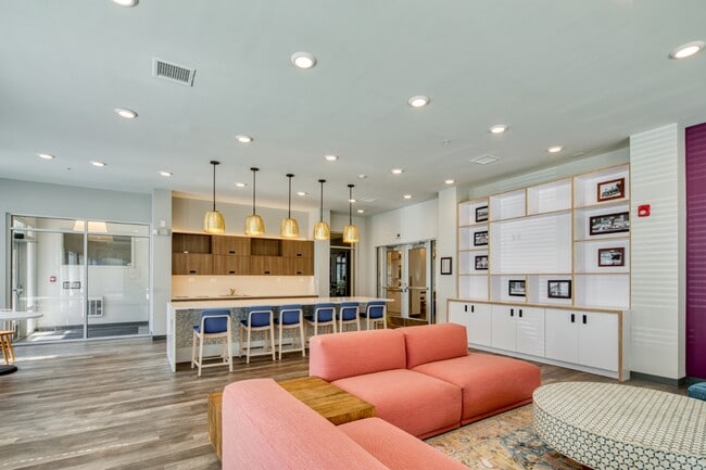 Huge community room - Van de Vyver