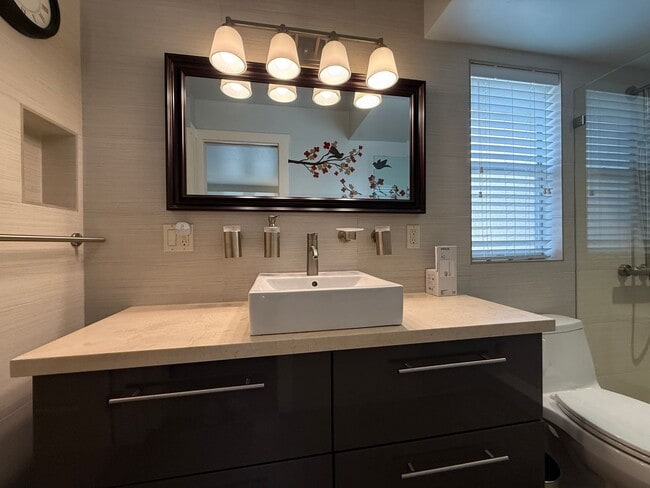 Building Photo - Fully Furnished 2 Bed 2 Bath Condo with Private Patio, 2 Gated Parking Spaces, Pool and Gym