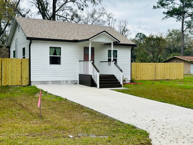 Building Photo - 329 NE 2nd St