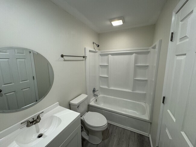 Building Photo - Hazelwood Manslick Apartments