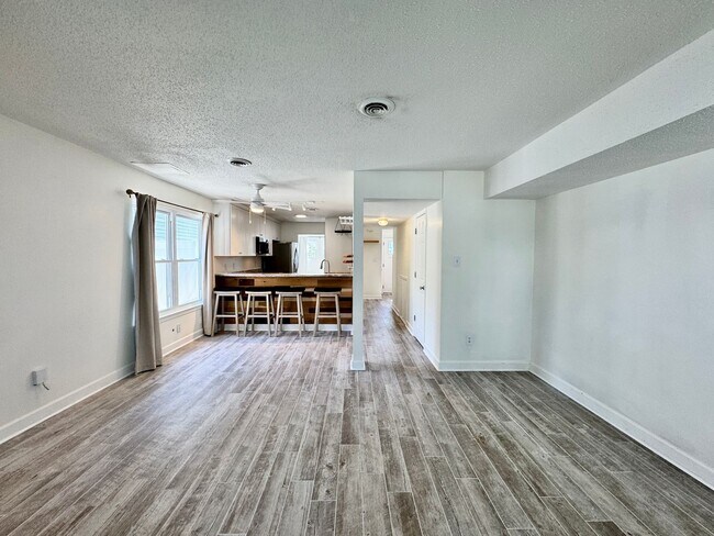 Building Photo - Ready NOW! A Custom Townhouse-Style Duplex Blocks to the Beaches! Fenced Yard - Hot Tub - Pet Fri...