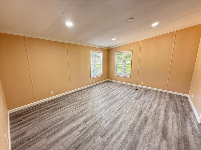 Building Photo - 16767 Oak Knoll Dr