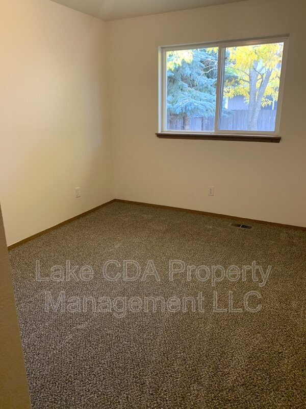 Building Photo - 202 Lava Ln