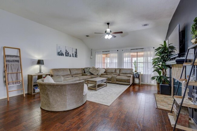 Building Photo - 16022 Capistrano Falls Dr