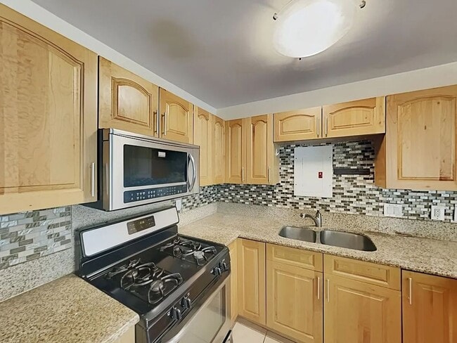 Building Photo - Charming 1-bedroom, 1-bathroom residence located in Ewa Beach