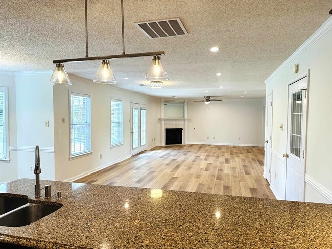 Building Photo - 680 Duncan Dr