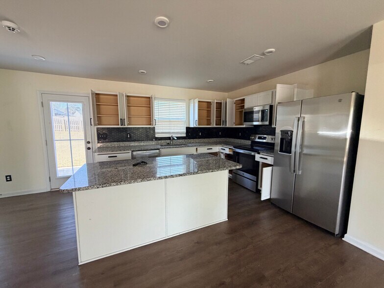 Building Photo - 3012 Blue Brook Ln