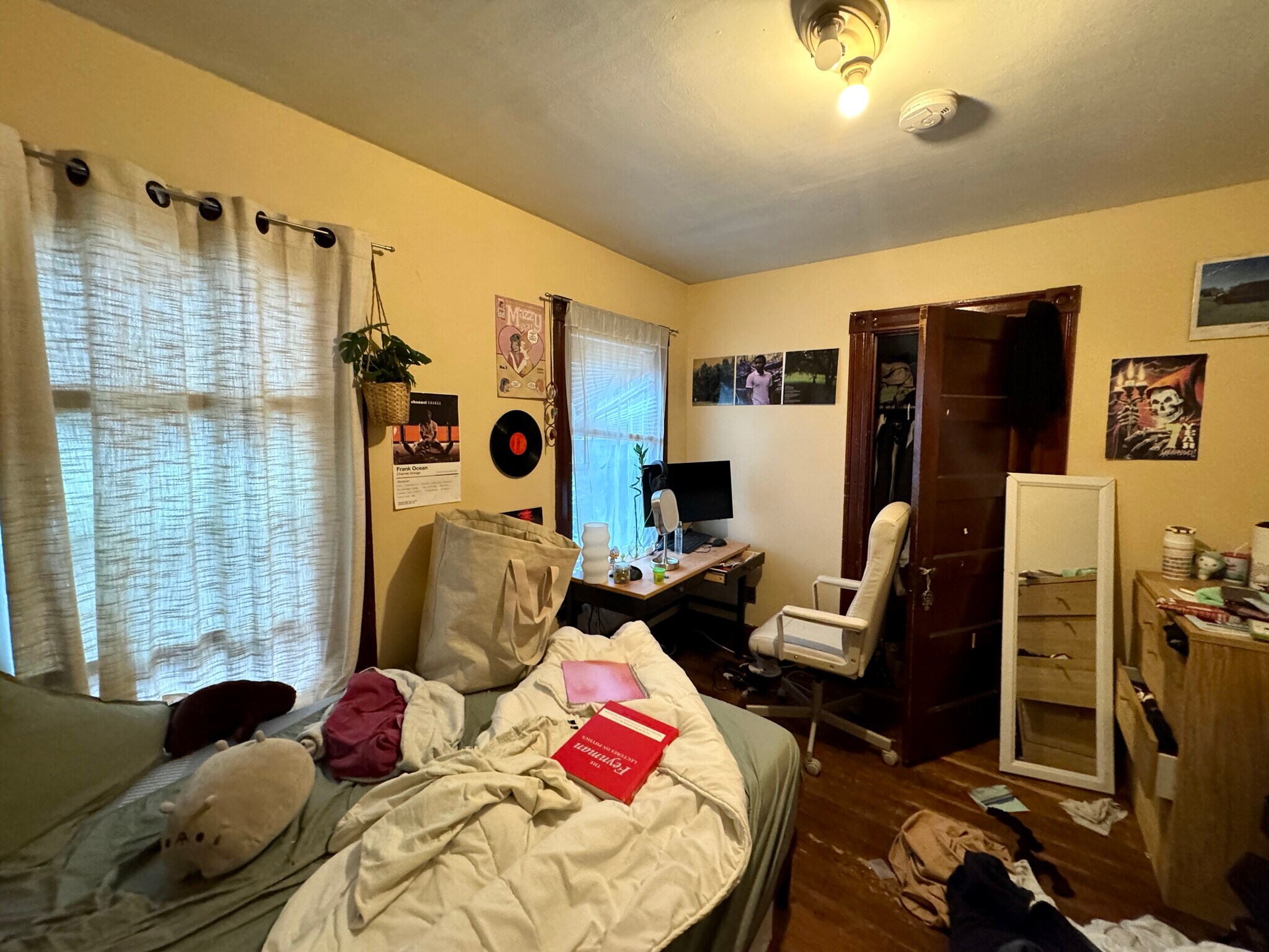 Building Photo - 195 College Ave