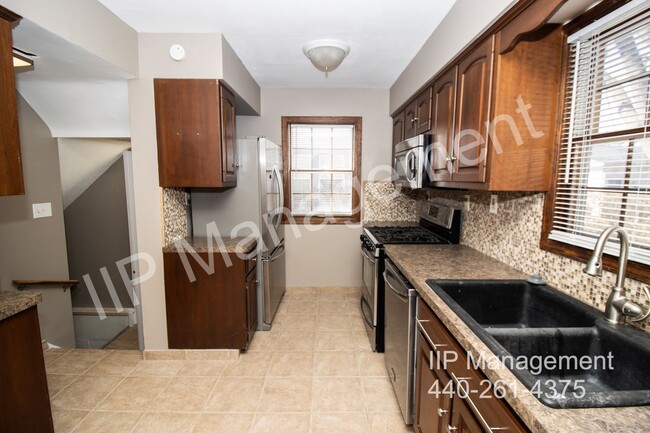 Building Photo - Charming 3-Bedroom Home for Rent in Euclid...