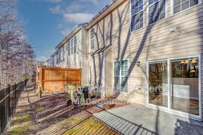 Building Photo - 408 Dyersville Dr