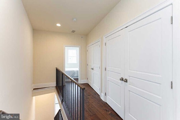 Building Photo - 1005 New Market St