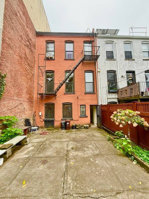 Building Photo - 481A Quincy St