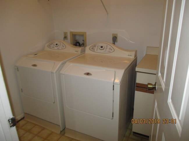 Building Photo - LYNNHAVEN SHORES - Starfish Condo