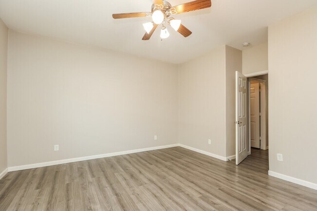 Building Photo - 443 Oak Chase Dr