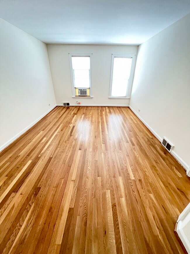 Building Photo - 1310 Wilmette Ave