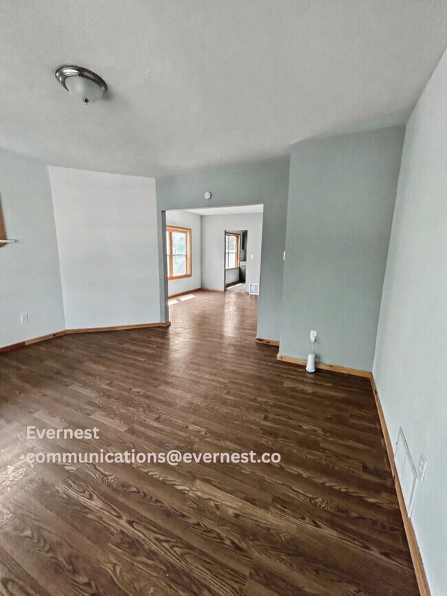 Building Photo - 10110 Parkgate Ave