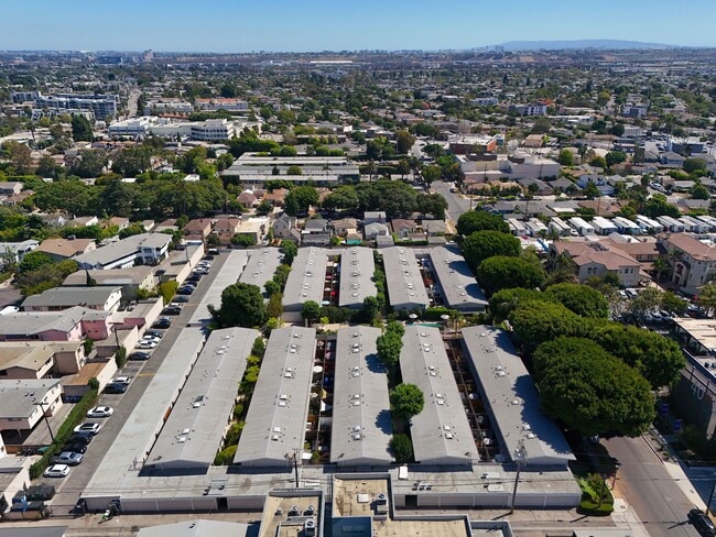 Building Photo - 4040 Grand View Blvd