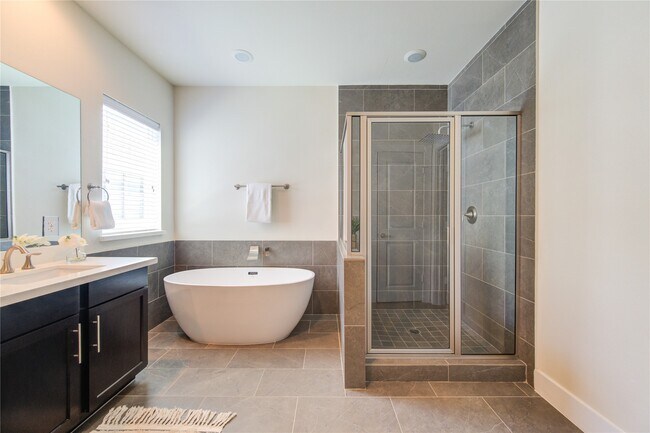 Building Photo - 8803 Hollister Pine Ct
