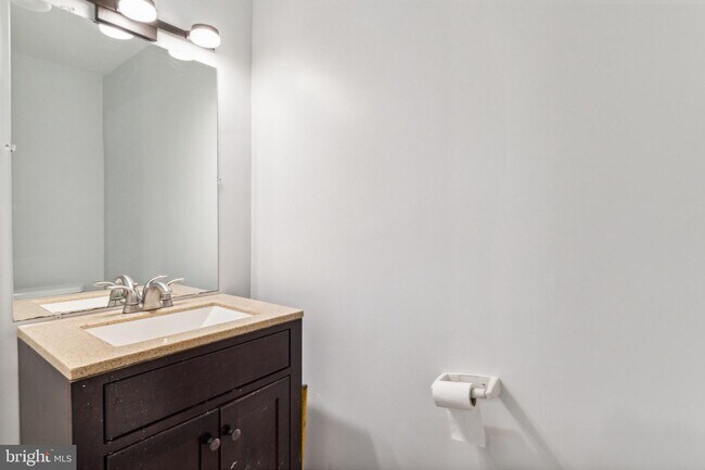 Building Photo - Amazing Opportunity to Rent this beautiful...