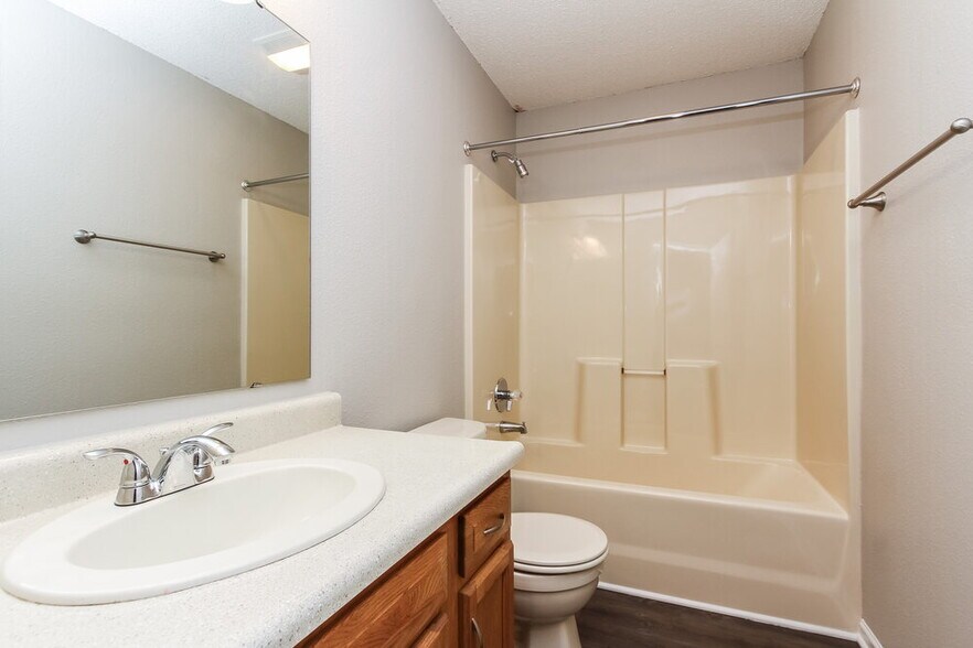 Building Photo - 748 Millbrook Dr