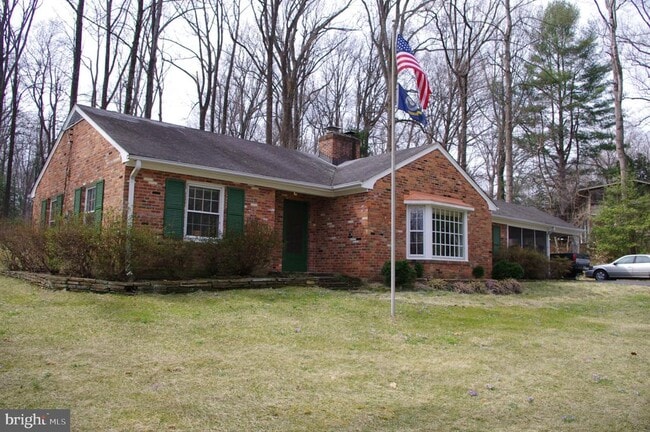 Building Photo - 9001 Glenbrook Rd