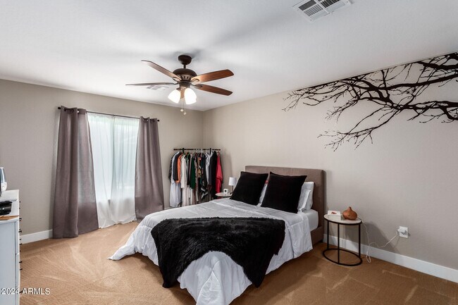 Building Photo - 2644 E Sylvia St