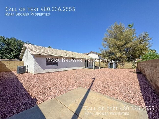 Building Photo - 449 E Meadows Ln