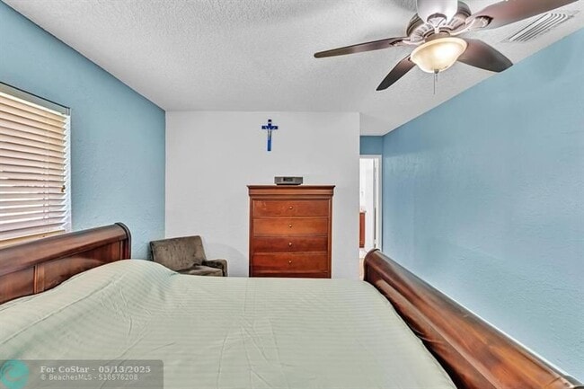 Building Photo - 7102 NW 93rd Ave