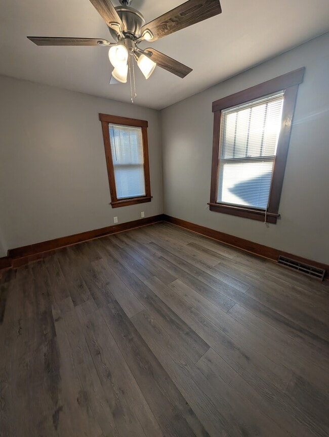 Building Photo - 2215 SW Hazelton Ct