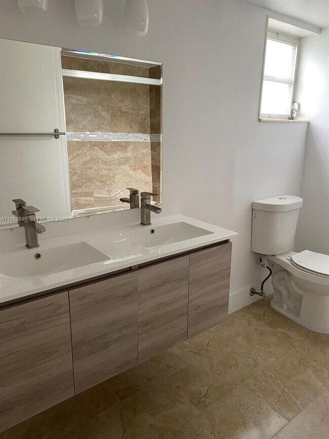 Building Photo - 1710 NE 191st St