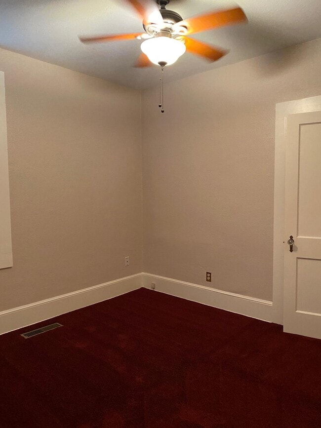 Building Photo - 411 Beard St