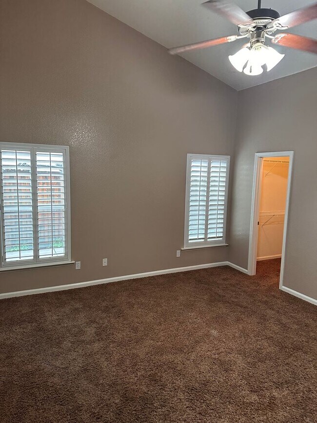 Building Photo - You have to see this yard and patio in the Vineyard subdivision in Northwest Hanford