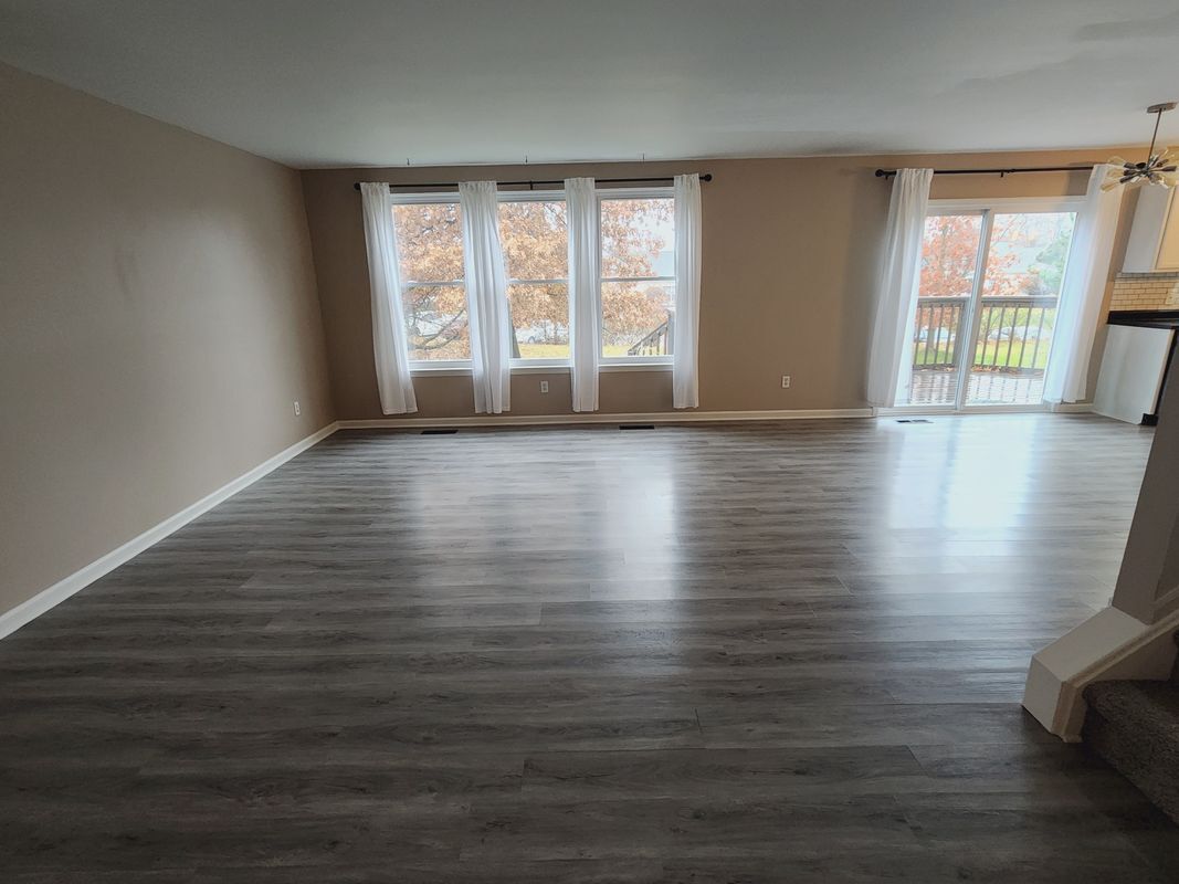 Building Photo - 5184 Meadow Crest Cir