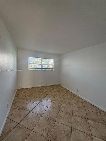 Building Photo - 4051 NE 13th Ave