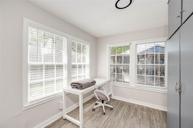 Building Photo - 5000 Lynndale Dr