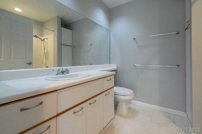 Building Photo - $3,100 / 2br - 953ft2 - Charming and updat...